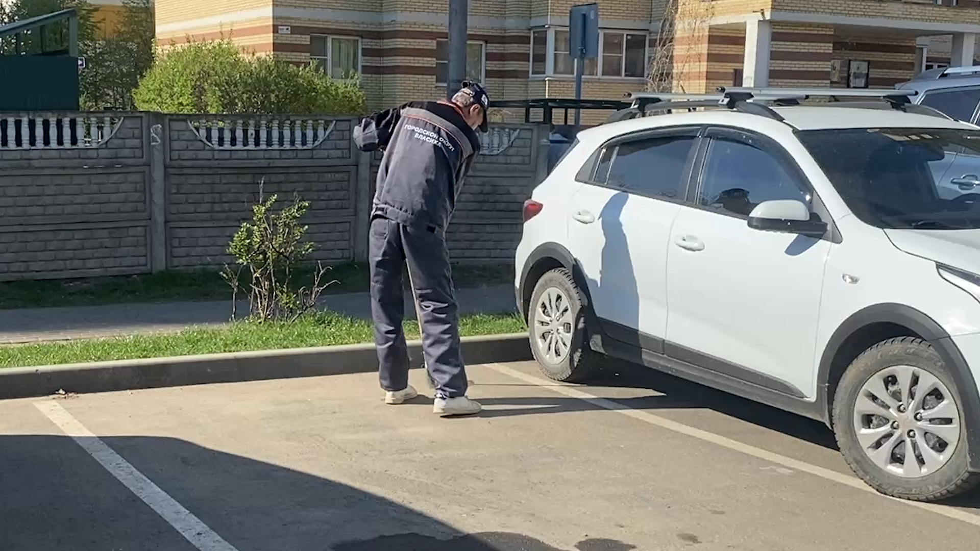 уборка территории, микрорайон школьный власиха, микрорайон тополек власиха, содержание территории,