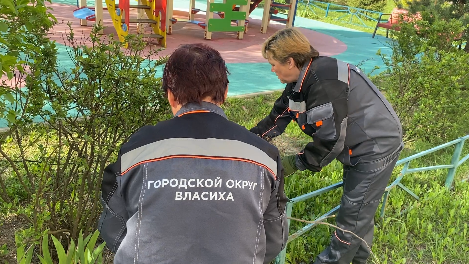 уборка территории, микрорайон школьный власиха, микрорайон тополек власиха, содержание территории,