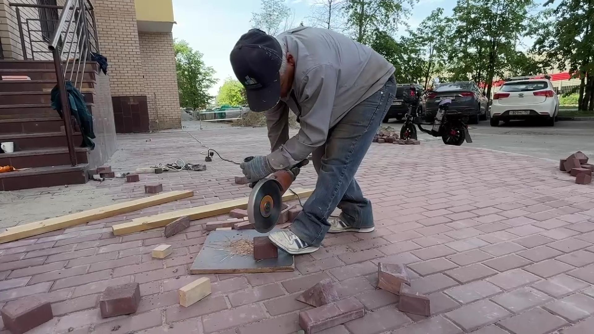 реутов, благоуствойство, брусчатка, замена покрытия, двор,