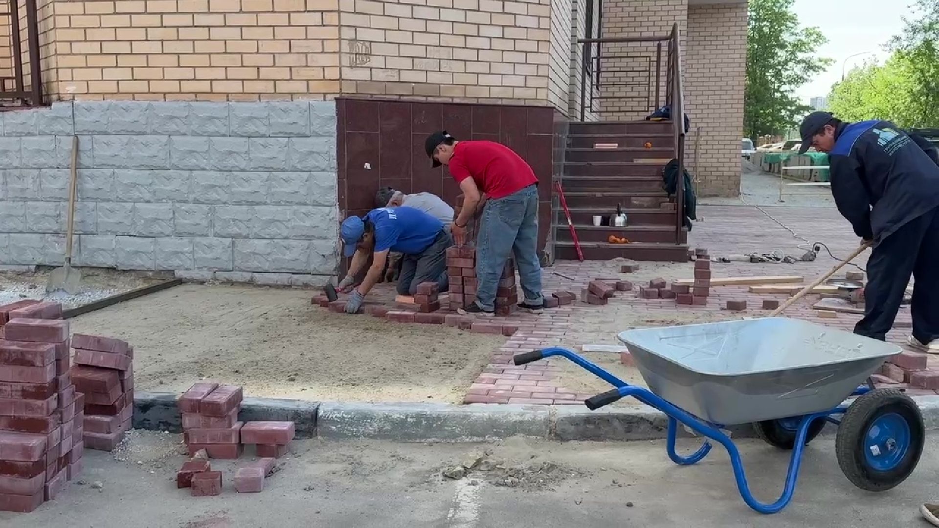 реутов, благоуствойство, брусчатка, замена покрытия, двор,