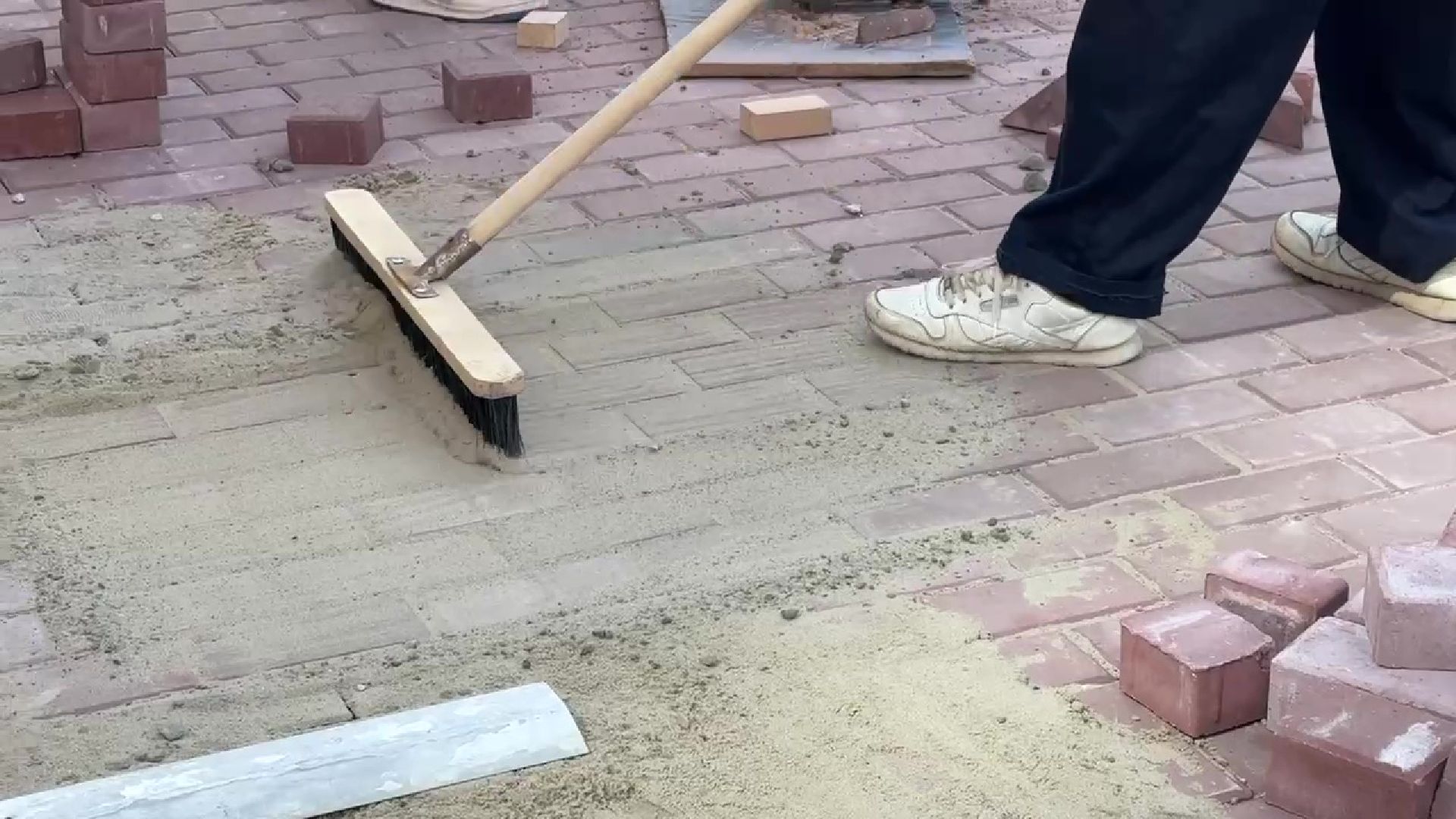 реутов, благоуствойство, брусчатка, замена покрытия, двор,