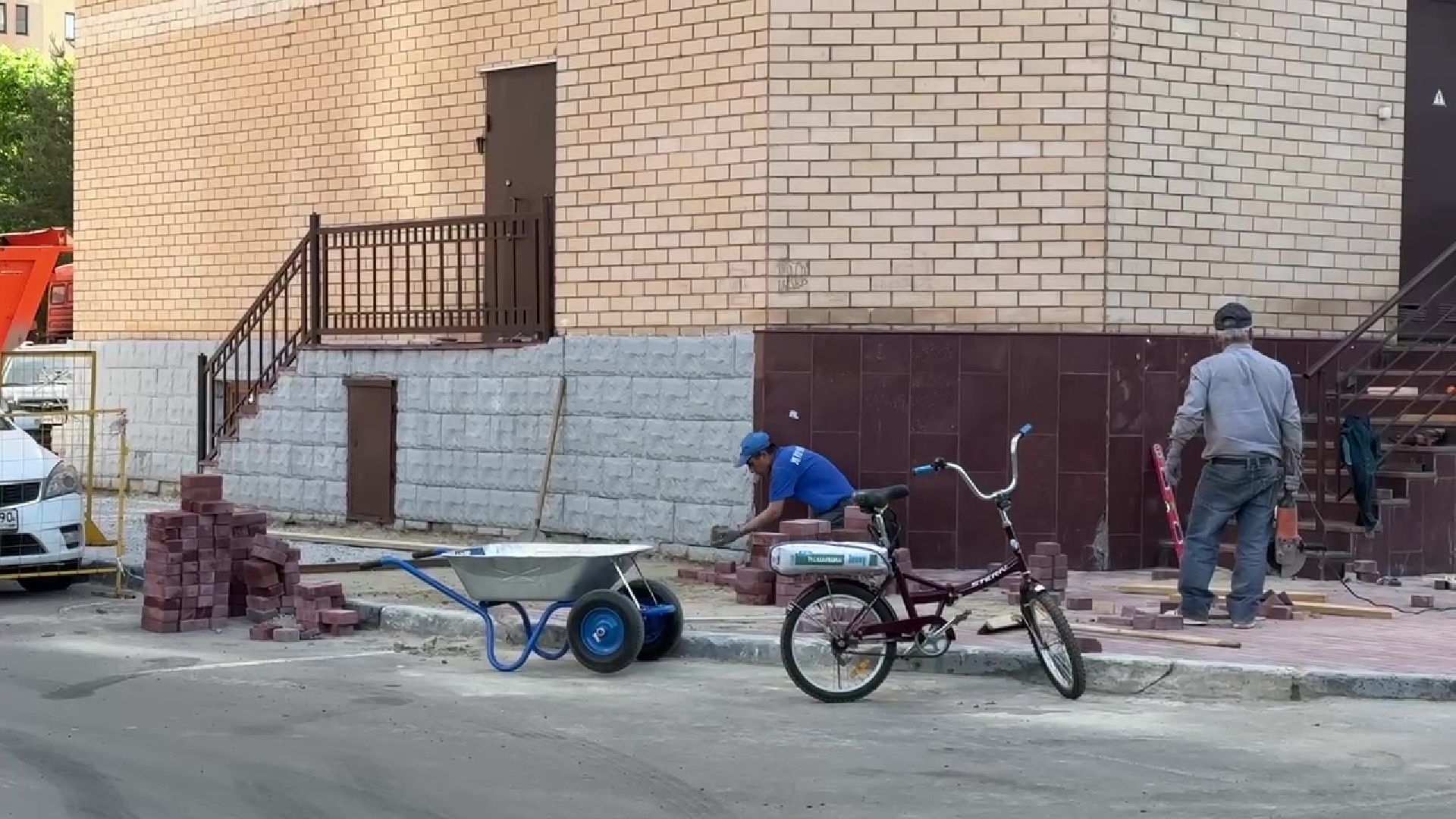 реутов, благоуствойство, брусчатка, замена покрытия, двор,