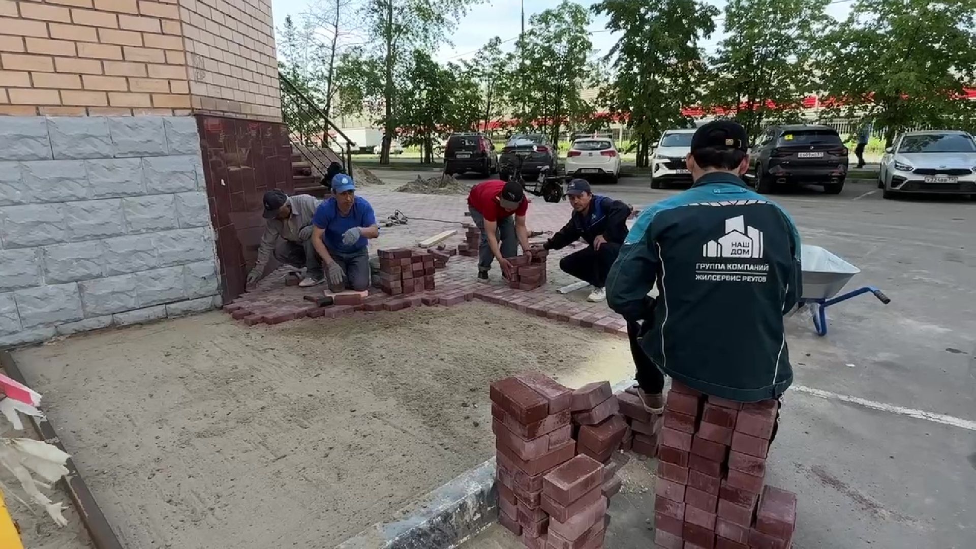 реутов, благоуствойство, брусчатка, замена покрытия, двор,