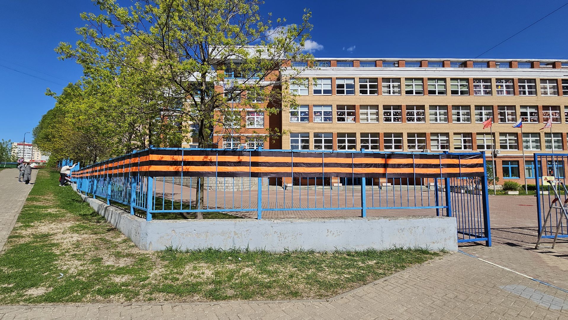 Георгиевская лента, школьники, 9 Мая, Дзержинский