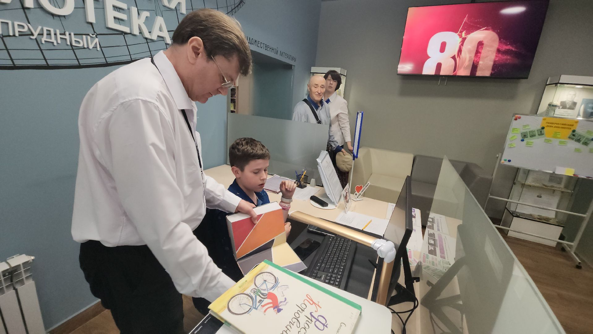 долгопрудный, центральная модельная библиотека, день самоуправления, школьники, книговыдача,