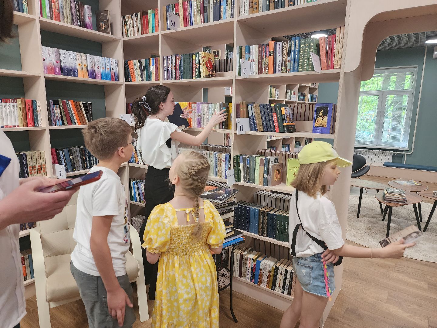 долгопрудный, центральная модельная библиотека, день самоуправления, школьники, книговыдача,