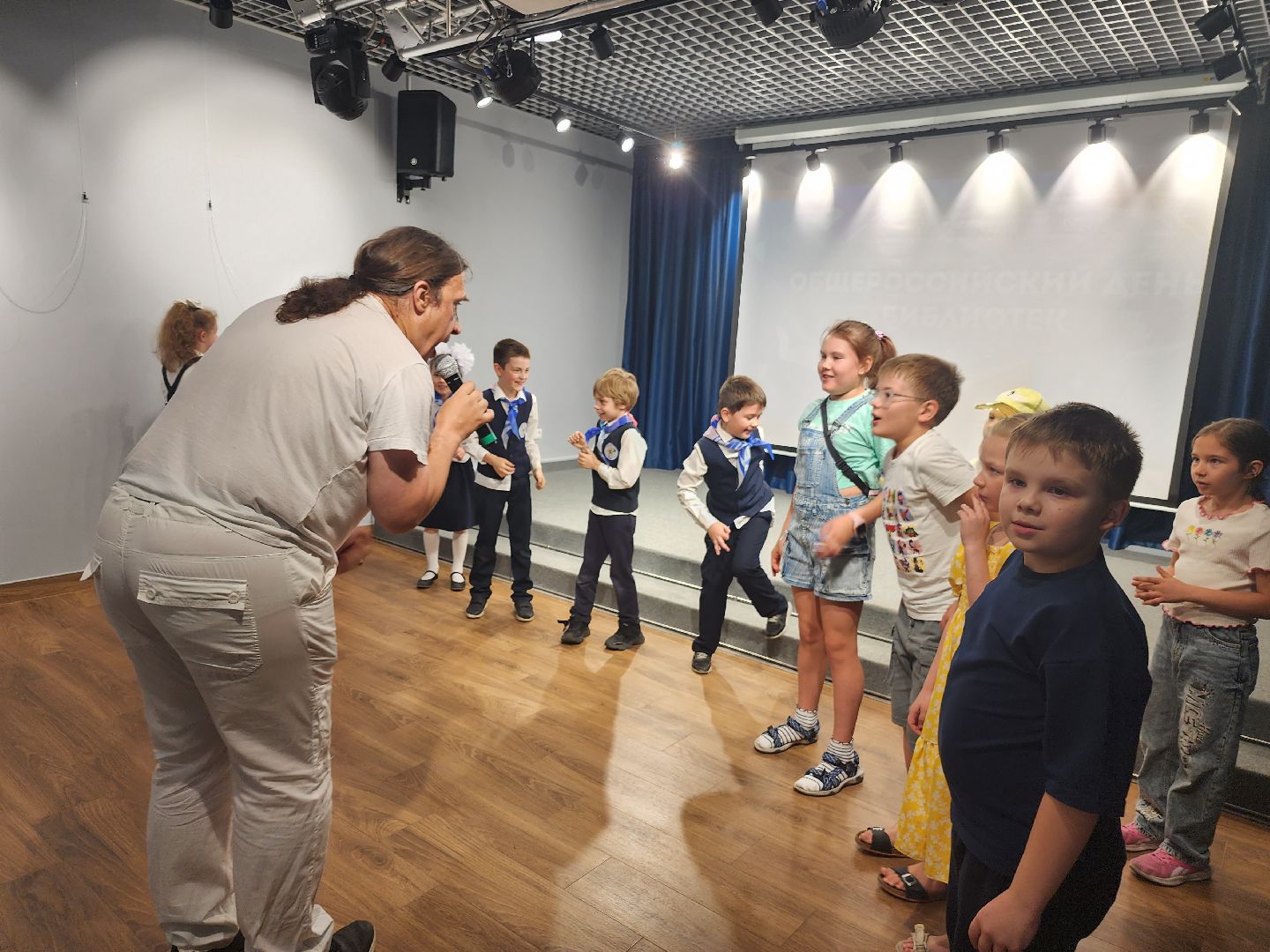 долгопрудный, центральная модельная библиотека, день самоуправления, школьники, книговыдача,