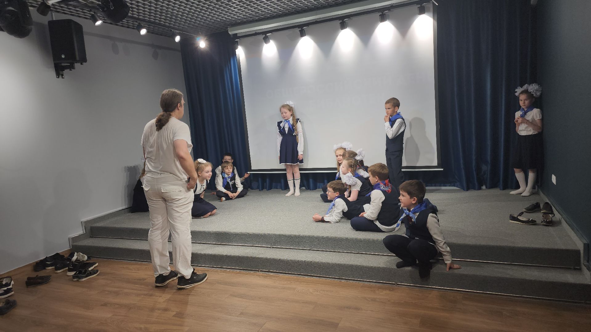 долгопрудный, центральная модельная библиотека, день самоуправления, школьники, книговыдача,