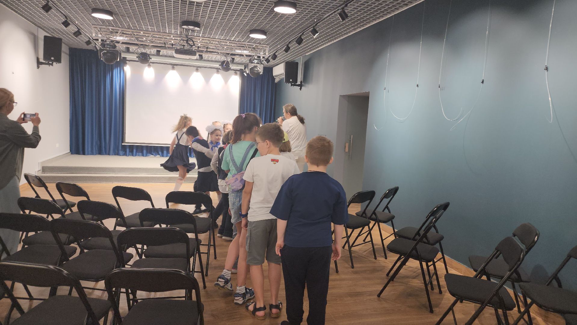 долгопрудный, центральная модельная библиотека, день самоуправления, школьники, книговыдача,