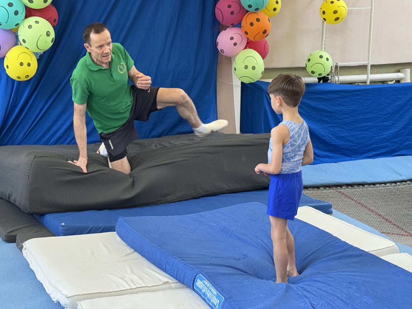 спортивная гимнастика, балашиха, книга рекордов россии, марк маилян, центр гимнастики смайл,