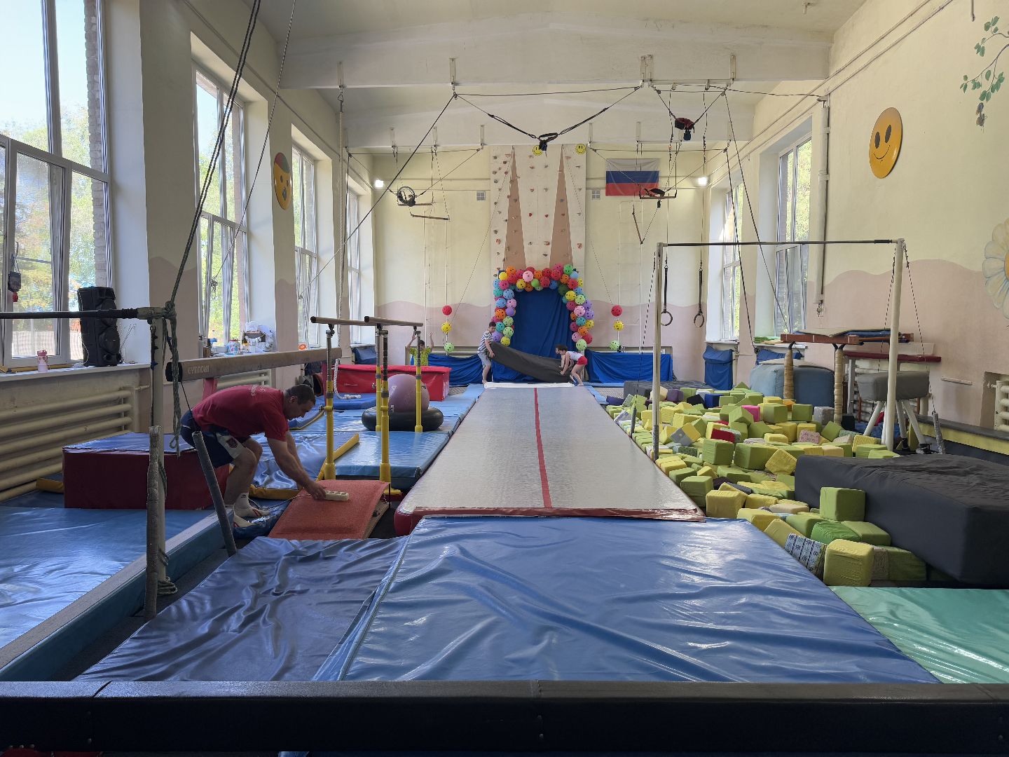 спортивная гимнастика, балашиха, книга рекордов россии, марк маилян, центр гимнастики смайл,