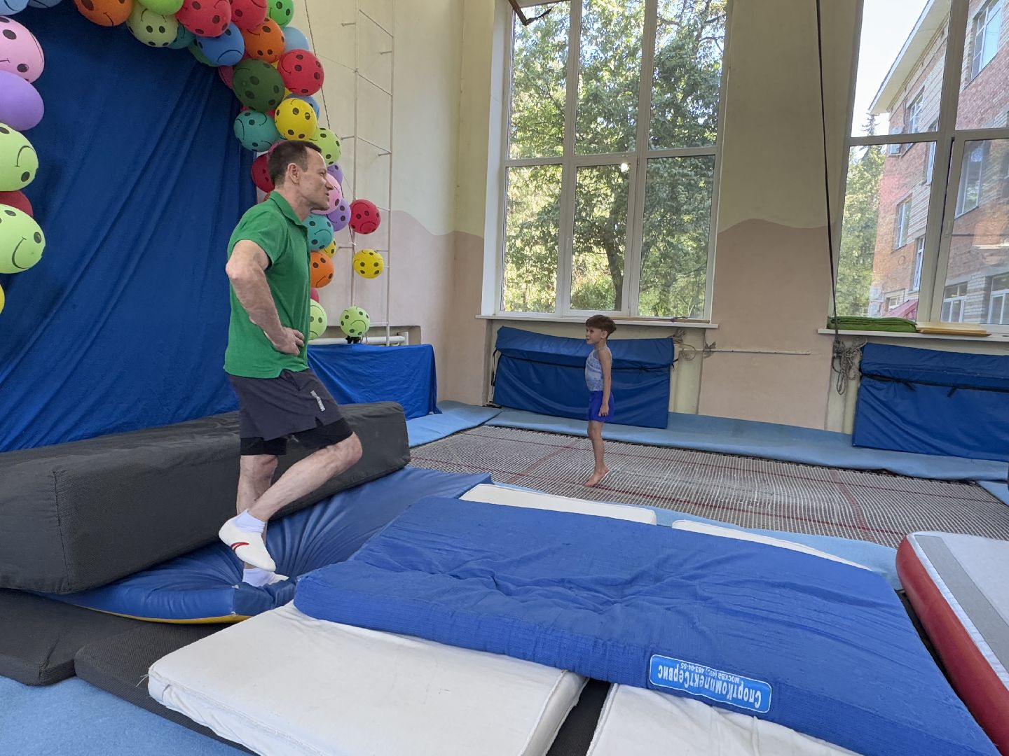 спортивная гимнастика, балашиха, книга рекордов россии, марк маилян, центр гимнастики смайл,