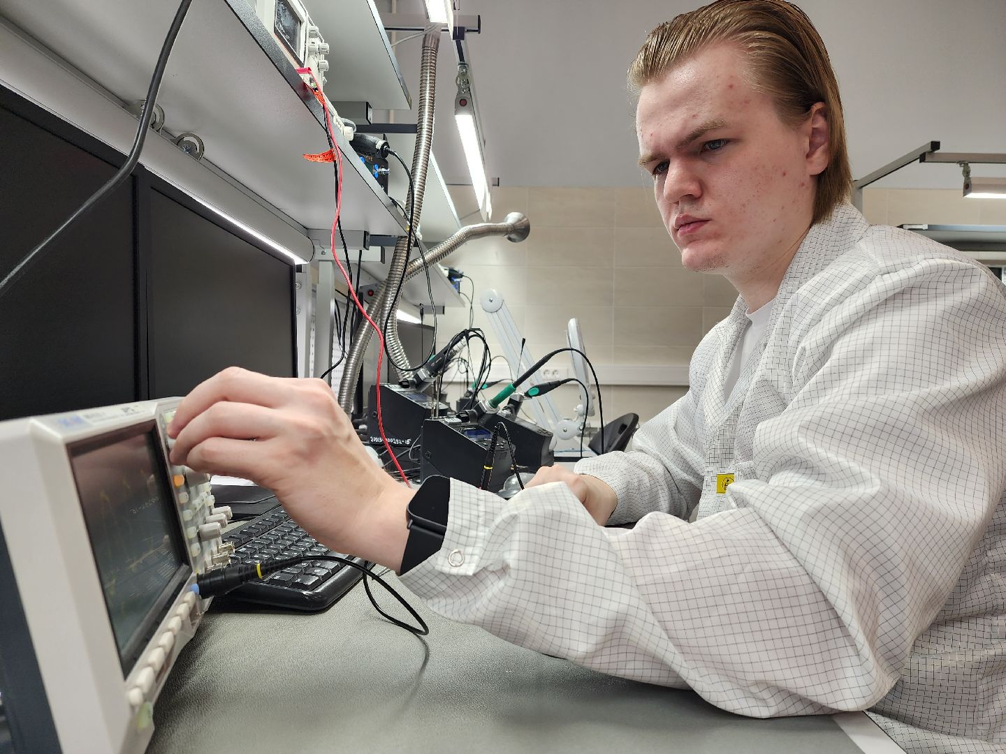 раменское, образование, раменский колледж, студент-победитель всероссийского чемпионата профессионалы-2025 по электронике, серебряный призер международного чемпионата профмастерства ,