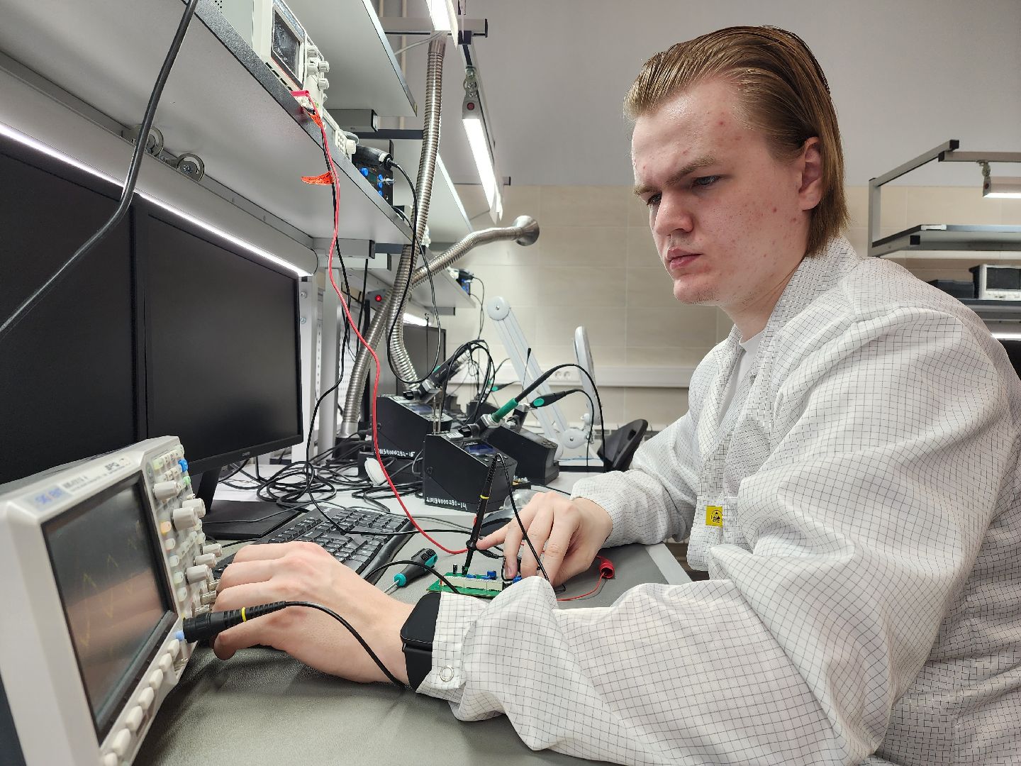 раменское, образование, раменский колледж, студент-победитель всероссийского чемпионата профессионалы-2025 по электронике, серебряный призер международного чемпионата профмастерства ,