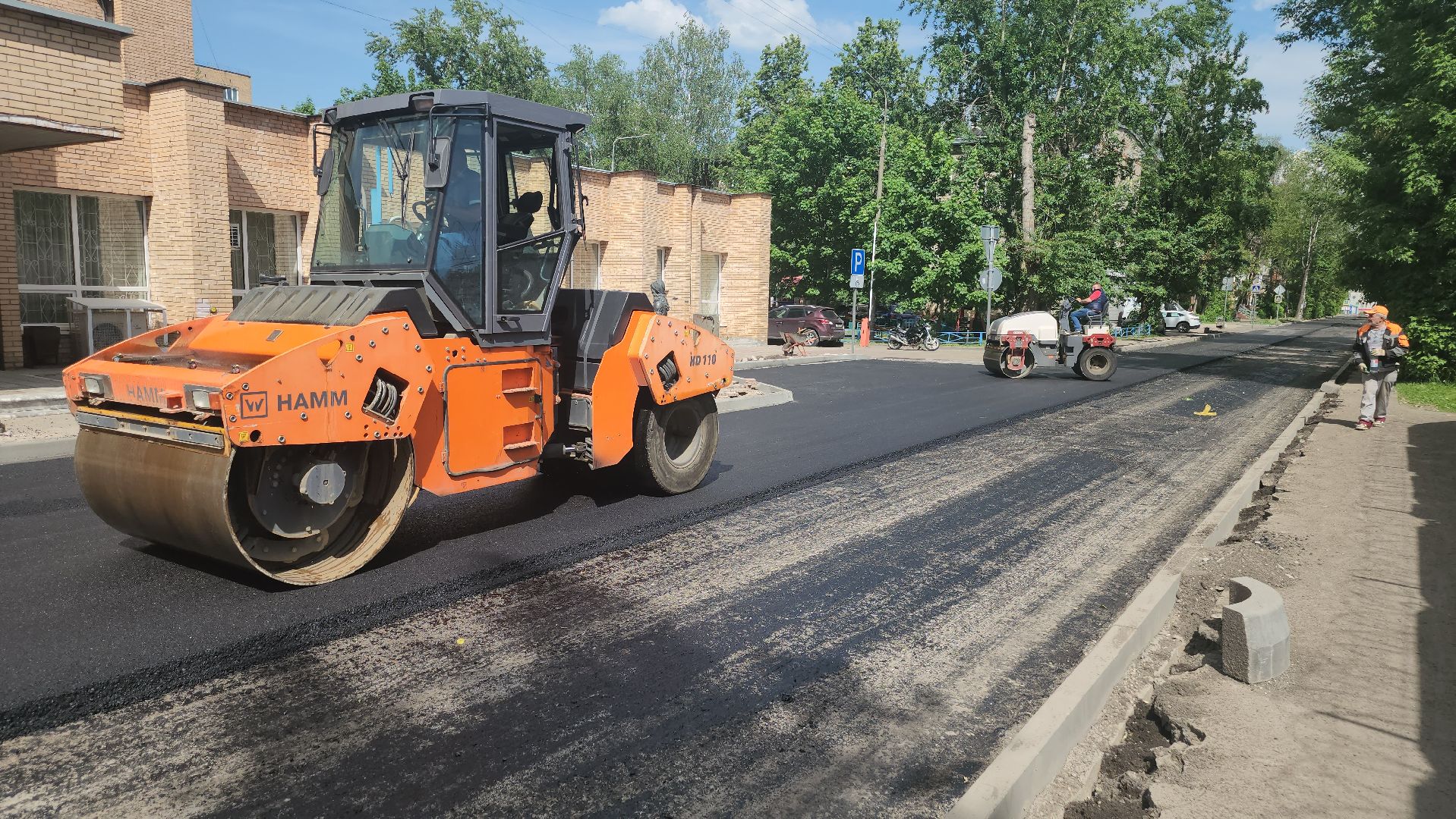 долгопрудный, улица маяковского, ремонт дороги, утрамбовка асфальта, загс,