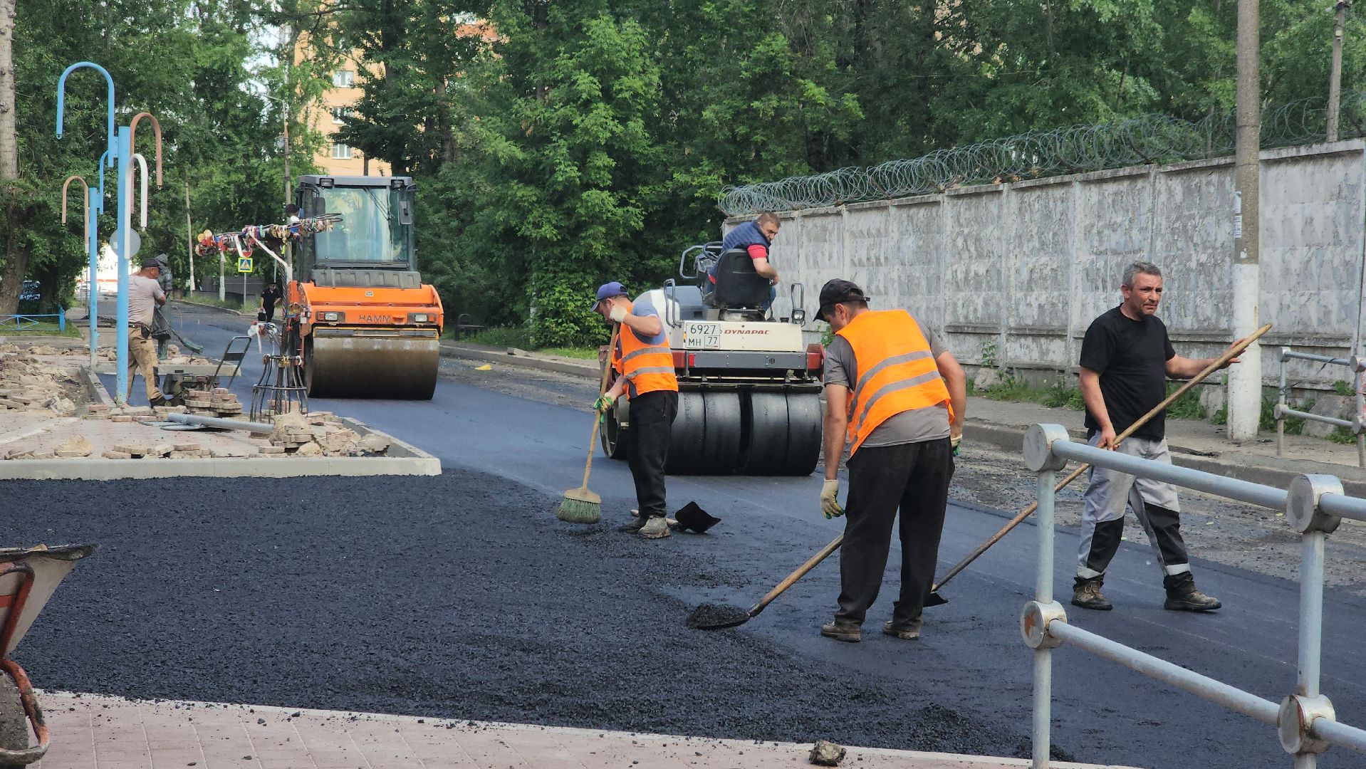 долгопрудный, улица маяковского, ремонт дороги, утрамбовка асфальта, загс,