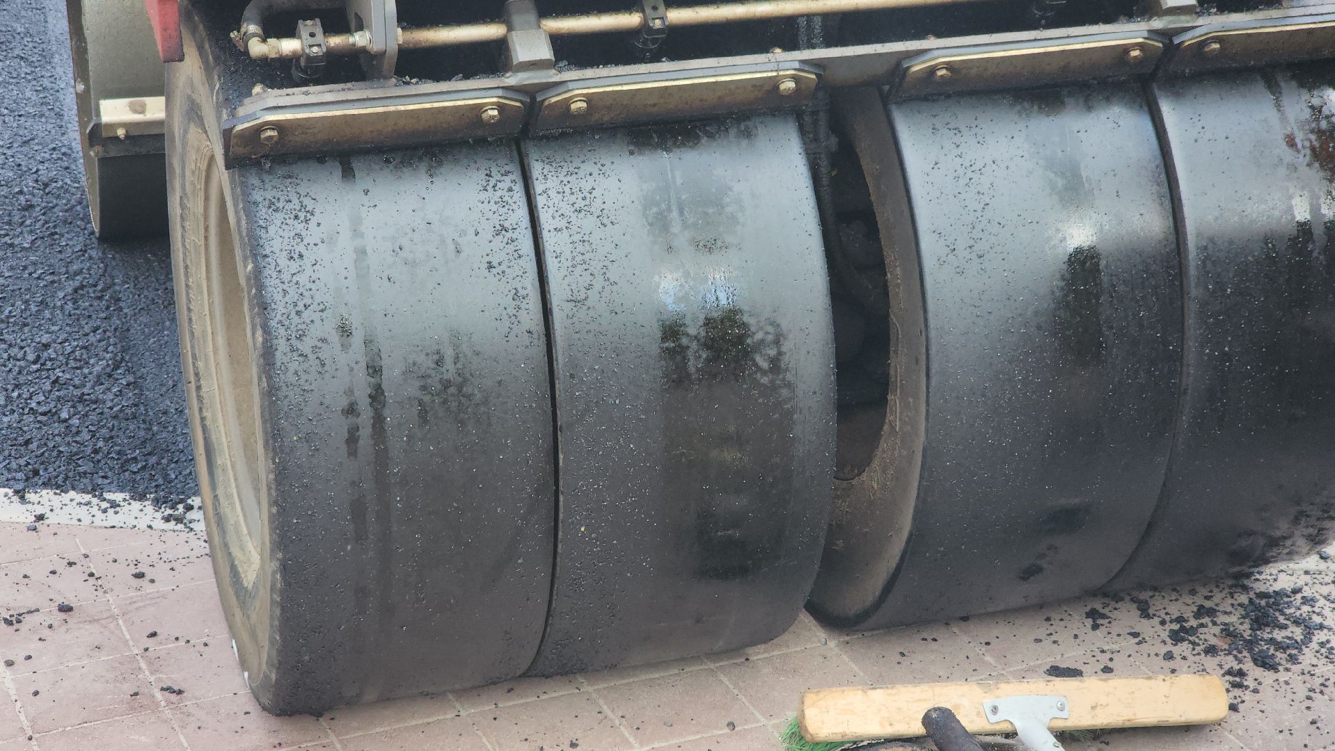 долгопрудный, улица маяковского, ремонт дороги, утрамбовка асфальта, загс,