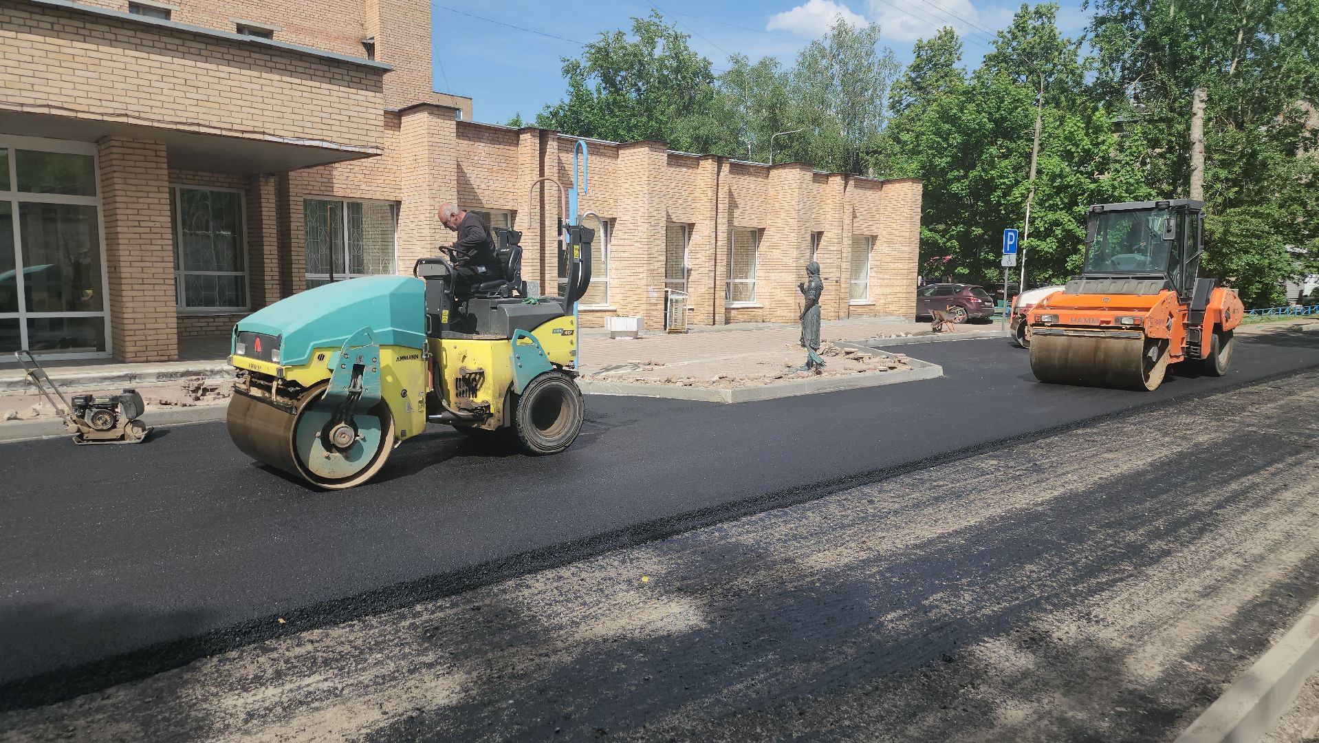 долгопрудный, улица маяковского, ремонт дороги, утрамбовка асфальта, загс,