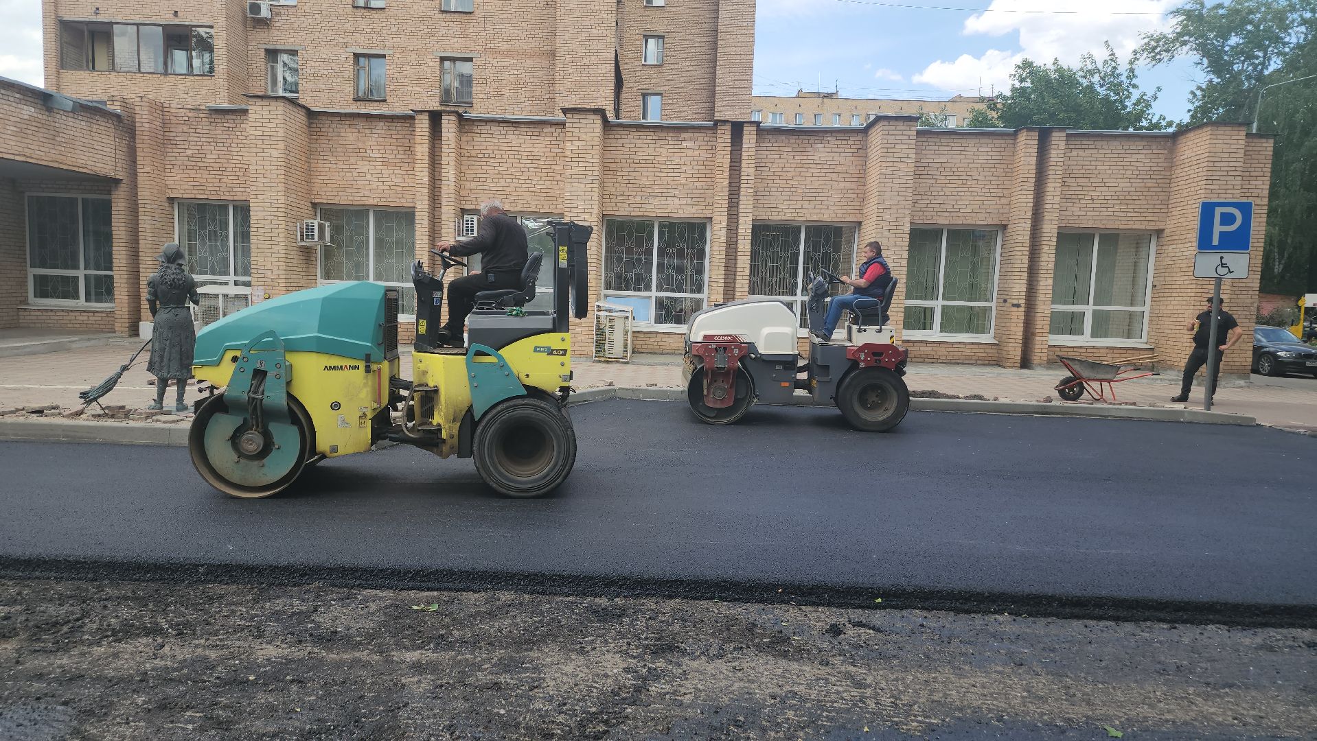 долгопрудный, улица маяковского, ремонт дороги, утрамбовка асфальта, загс,