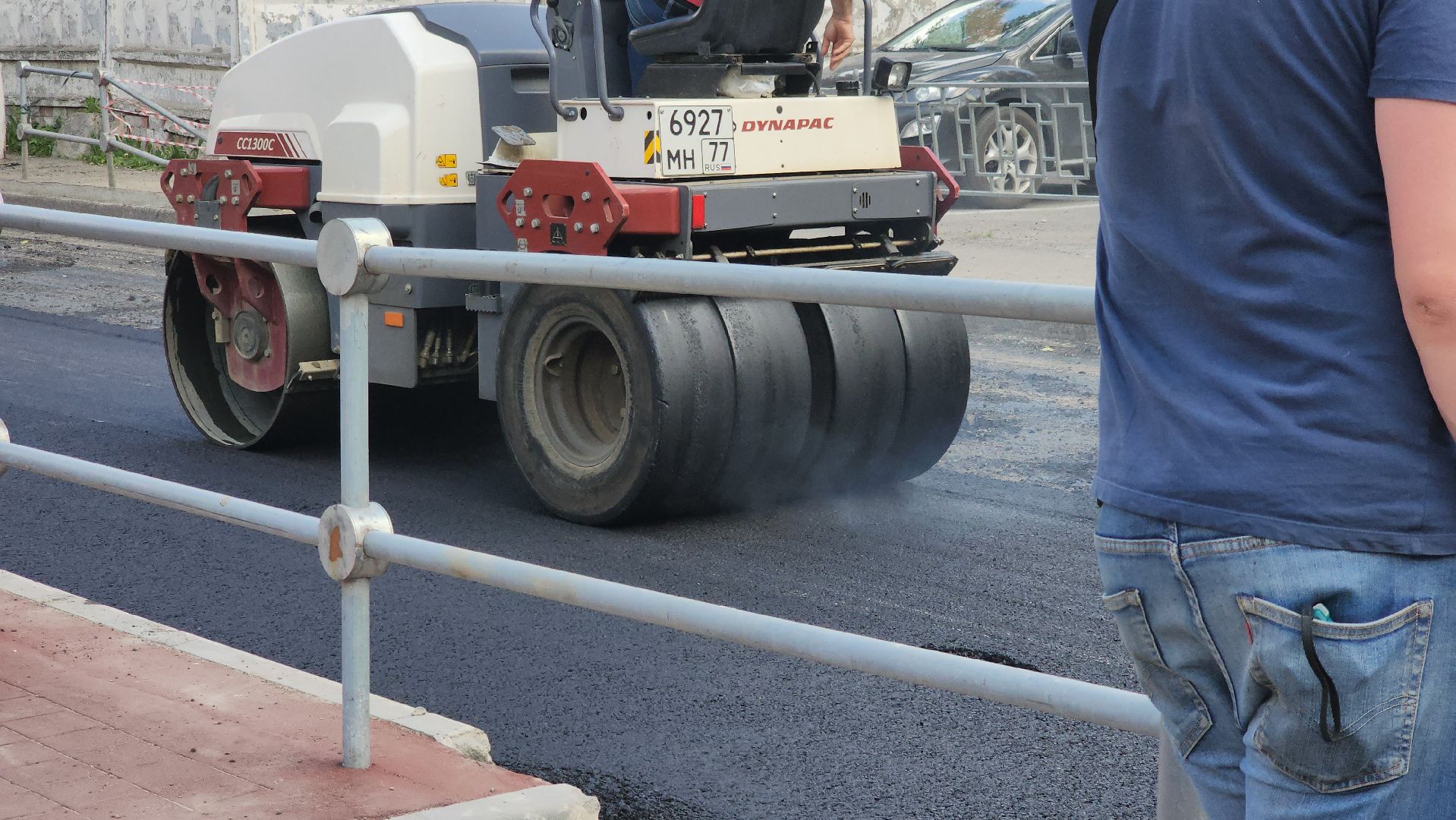 долгопрудный, улица маяковского, ремонт дороги, утрамбовка асфальта, загс,