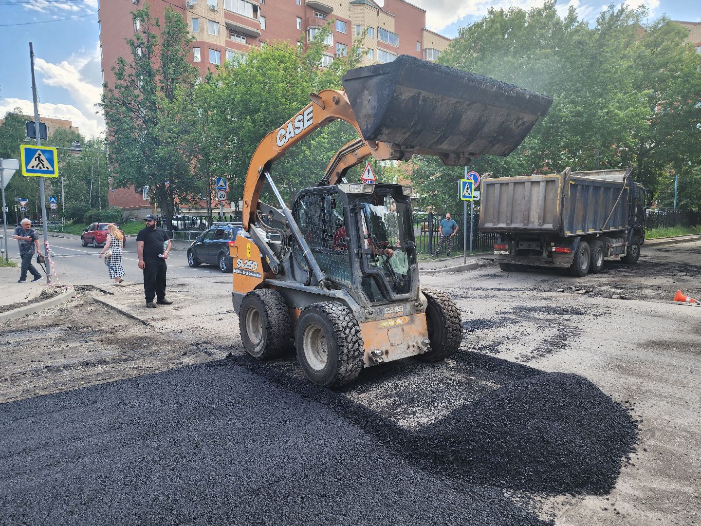 долгопрудный, улица маяковского, ремонт дороги, утрамбовка асфальта, загс,