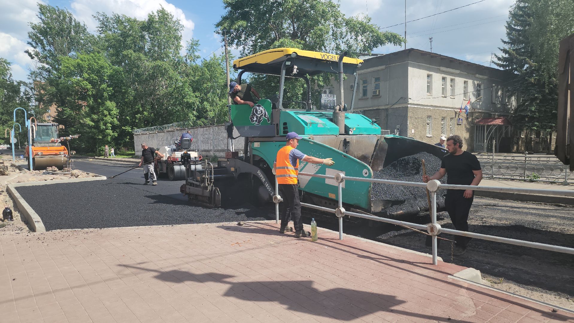 долгопрудный, улица маяковского, ремонт дороги, утрамбовка асфальта, загс,