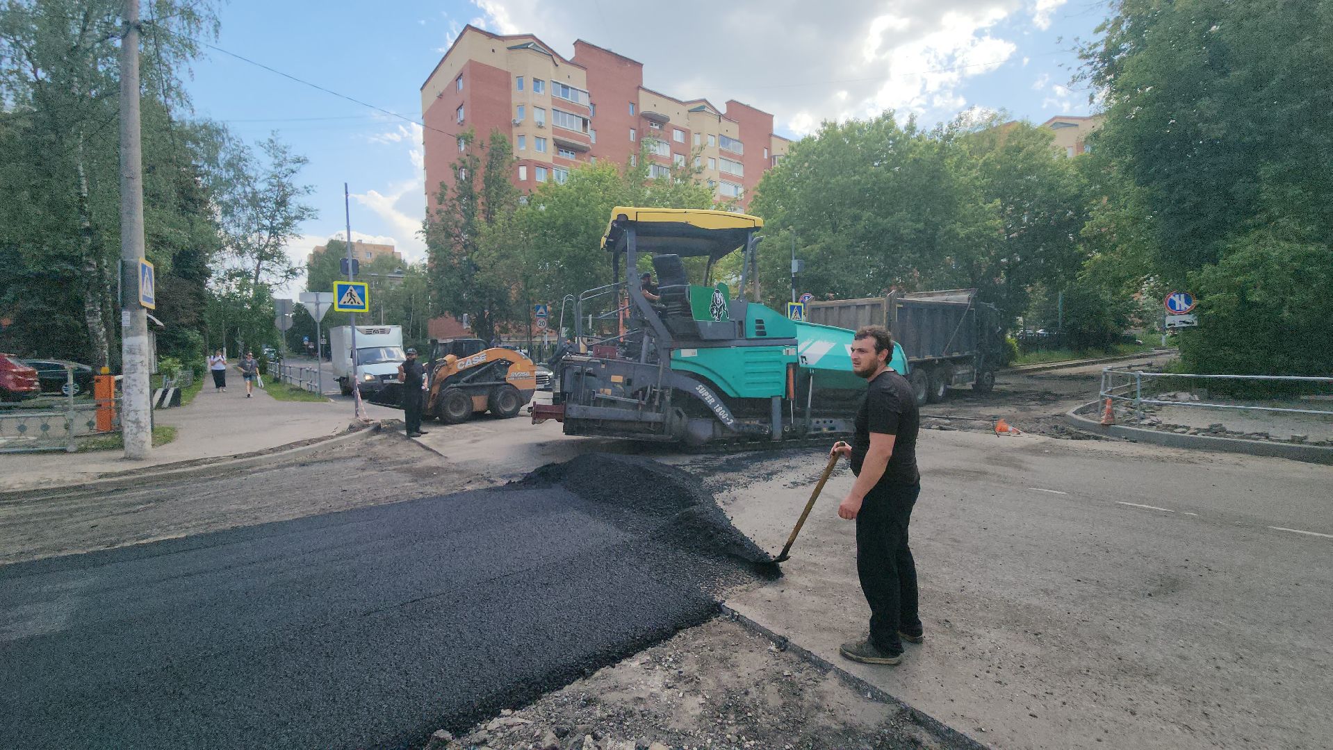 долгопрудный, улица маяковского, ремонт дороги, утрамбовка асфальта, загс,