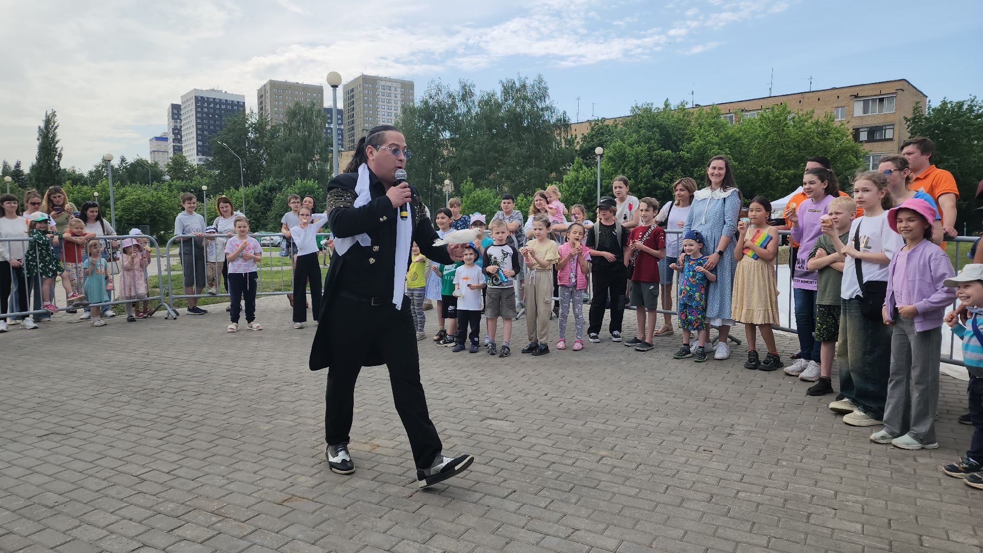 пушкино, вертикалки, день защиты детей, праздник, детский праздник,  во дворе жилых домов, маркет, мастер-класс, концерт, мороженое,управляющая компания,