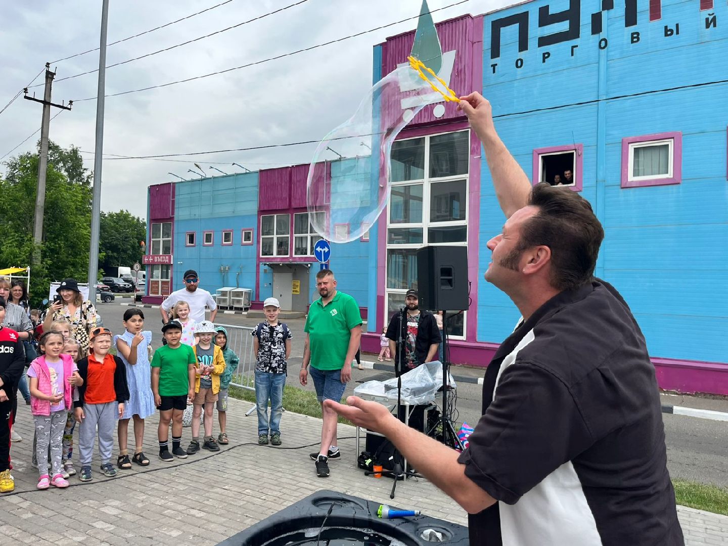 пушкино, вертикалки, день защиты детей, праздник, детский праздник,  во дворе жилых домов, маркет, мастер-класс, концерт, мороженое,управляющая компания,