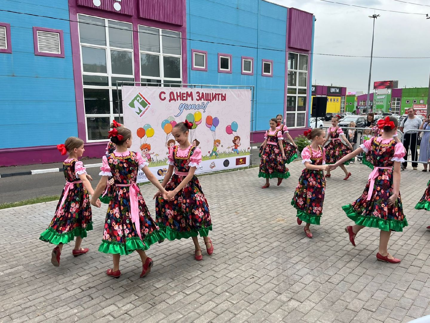 пушкино, вертикалки, день защиты детей, праздник, детский праздник,  во дворе жилых домов, маркет, мастер-класс, концерт, мороженое,управляющая компания,