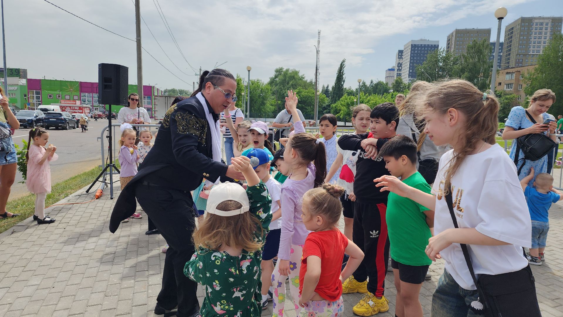 пушкино, вертикалки, день защиты детей, праздник, детский праздник,  во дворе жилых домов, маркет, мастер-класс, концерт, мороженое,управляющая компания,