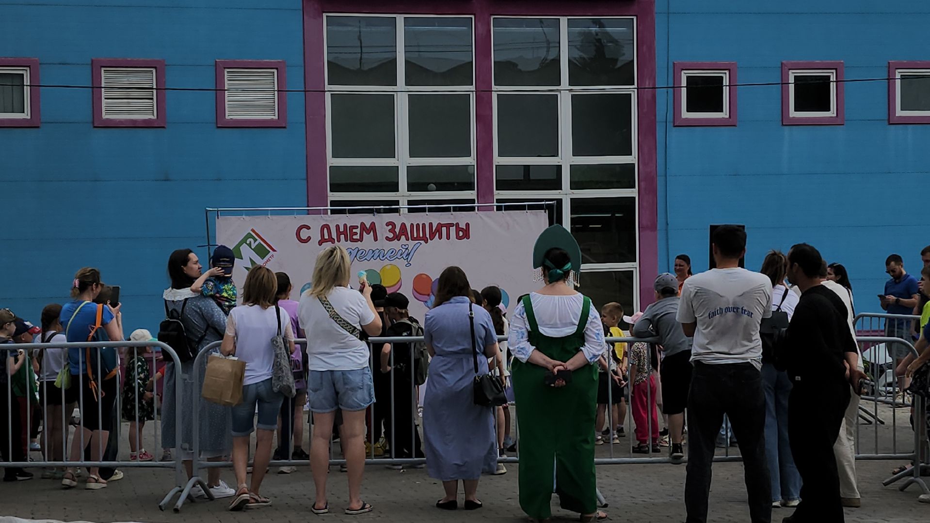 пушкино, вертикалки, день защиты детей, праздник, детский праздник,  во дворе жилых домов, маркет, мастер-класс, концерт, мороженое,управляющая компания,