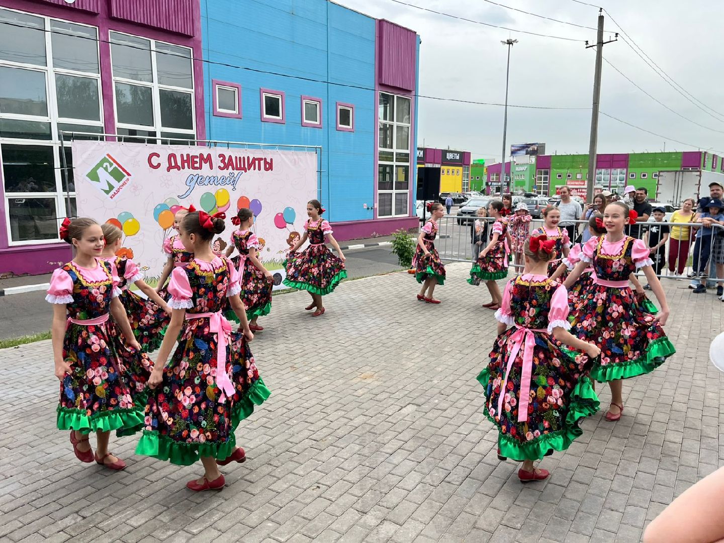 пушкино, вертикалки, день защиты детей, праздник, детский праздник,  во дворе жилых домов, маркет, мастер-класс, концерт, мороженое,управляющая компания,