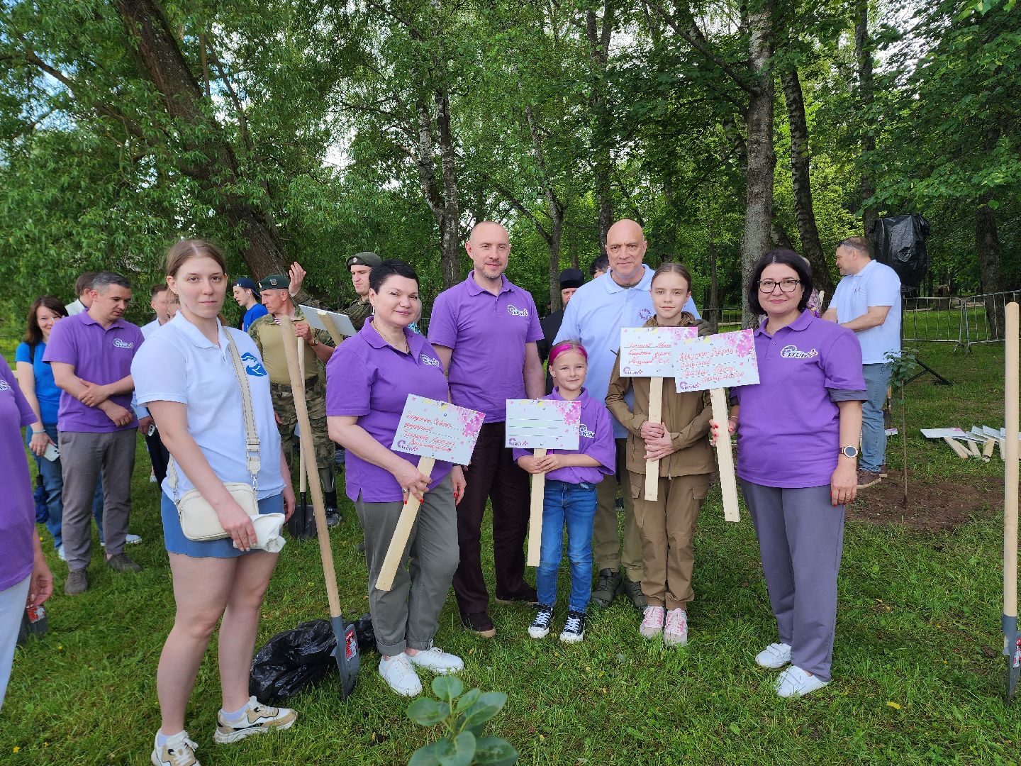 солнечногорск, праздник сирени, высадка сирени, жители, городской парк,