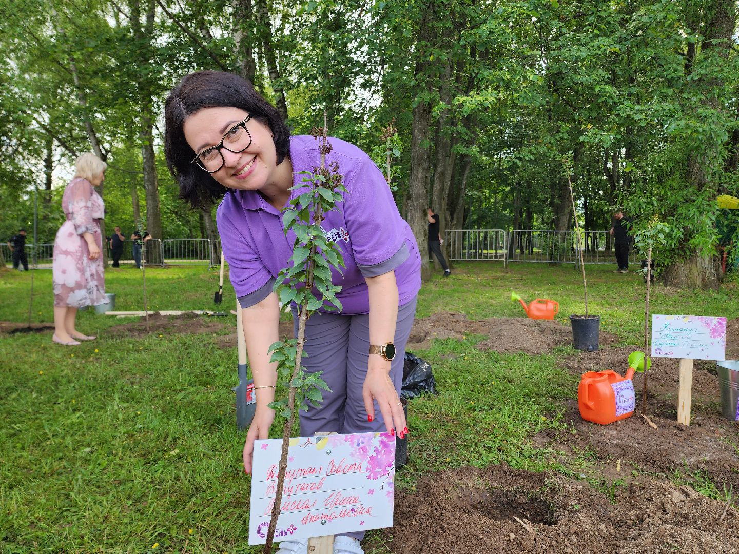 солнечногорск, праздник сирени, высадка сирени, жители, городской парк,