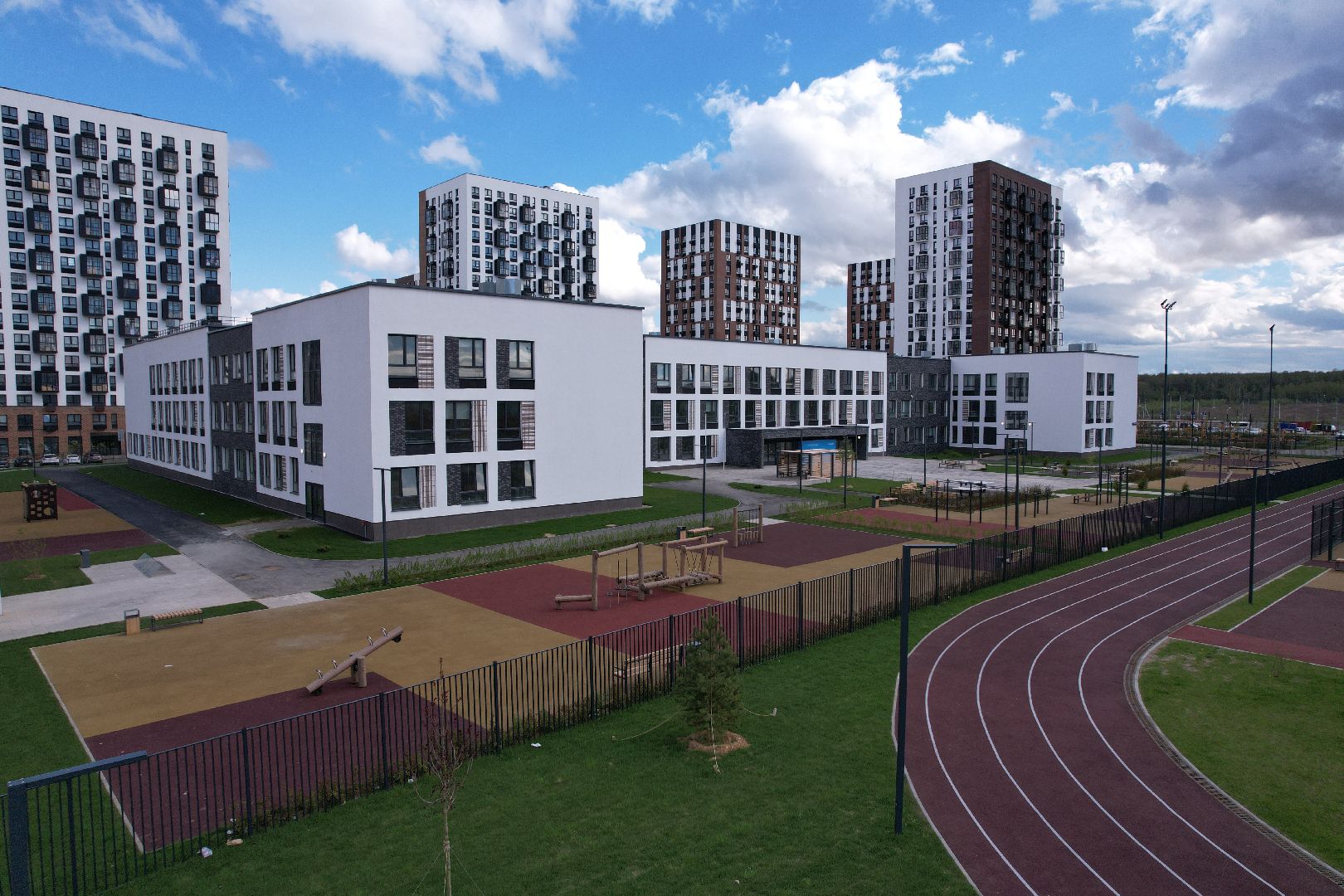 видео с коптера, школа в жк пригород лесное, школа в ленинском,