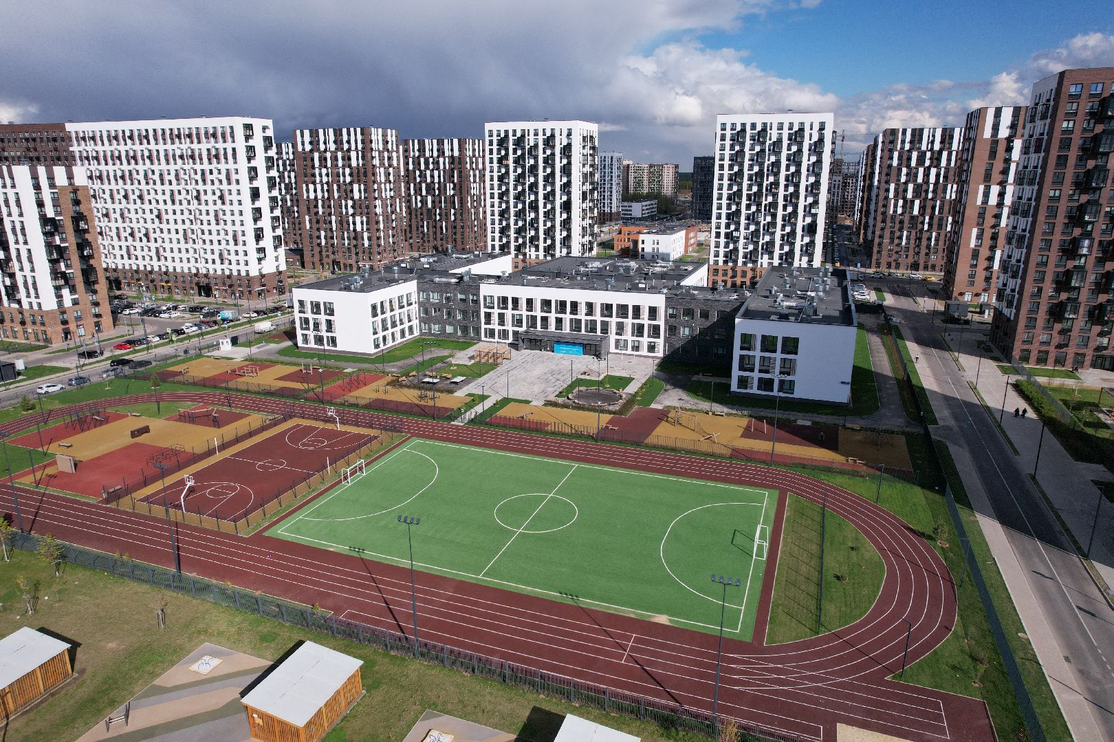 видео с коптера, школа в жк пригород лесное, школа в ленинском,