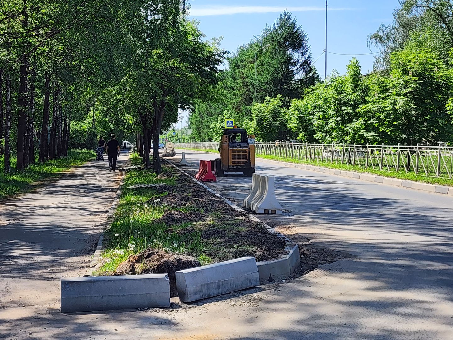 чехов, улица молодежная, ремонт дороги, дорожный ремонт, укладка бордюра, замена покрытия, благоустройство, госпрограмма московской области, развитие дорожного комплекса,