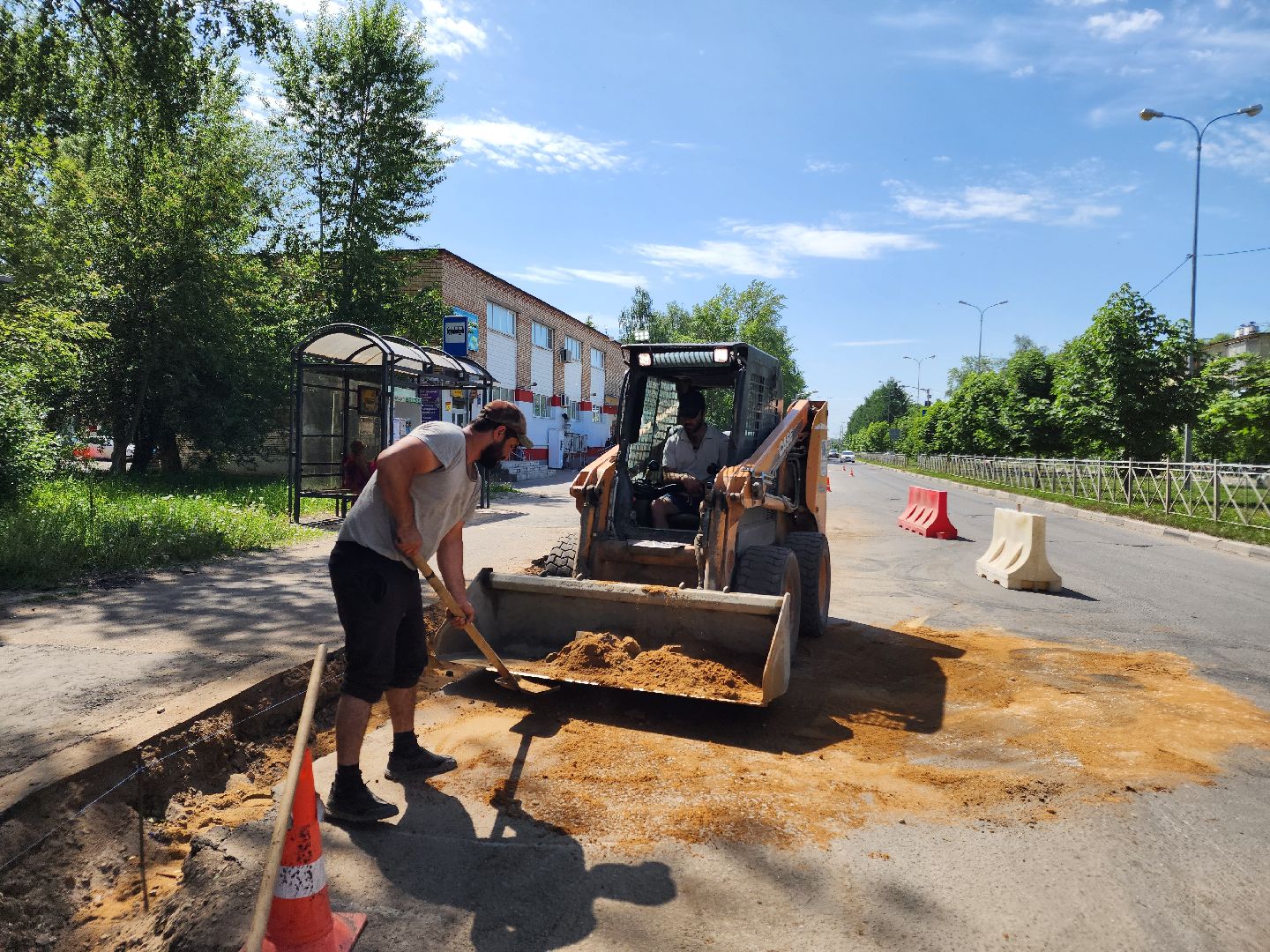 чехов, улица молодежная, ремонт дороги, дорожный ремонт, укладка бордюра, замена покрытия, благоустройство, госпрограмма московской области, развитие дорожного комплекса,