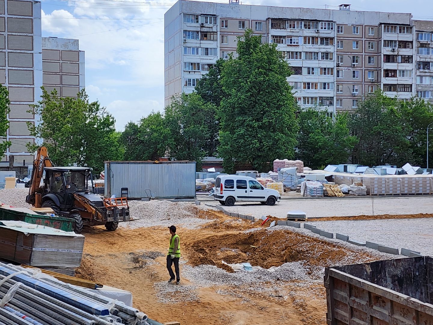 чехов, улица лопасненская, школа 3, пристройка к школе, строительство, реконструкция, спортивные площадки, игровые площадки, тренажерный комплекс,  беговые дорожки, подготовка оснований, зона для прыжков, госпрограмма московской области,