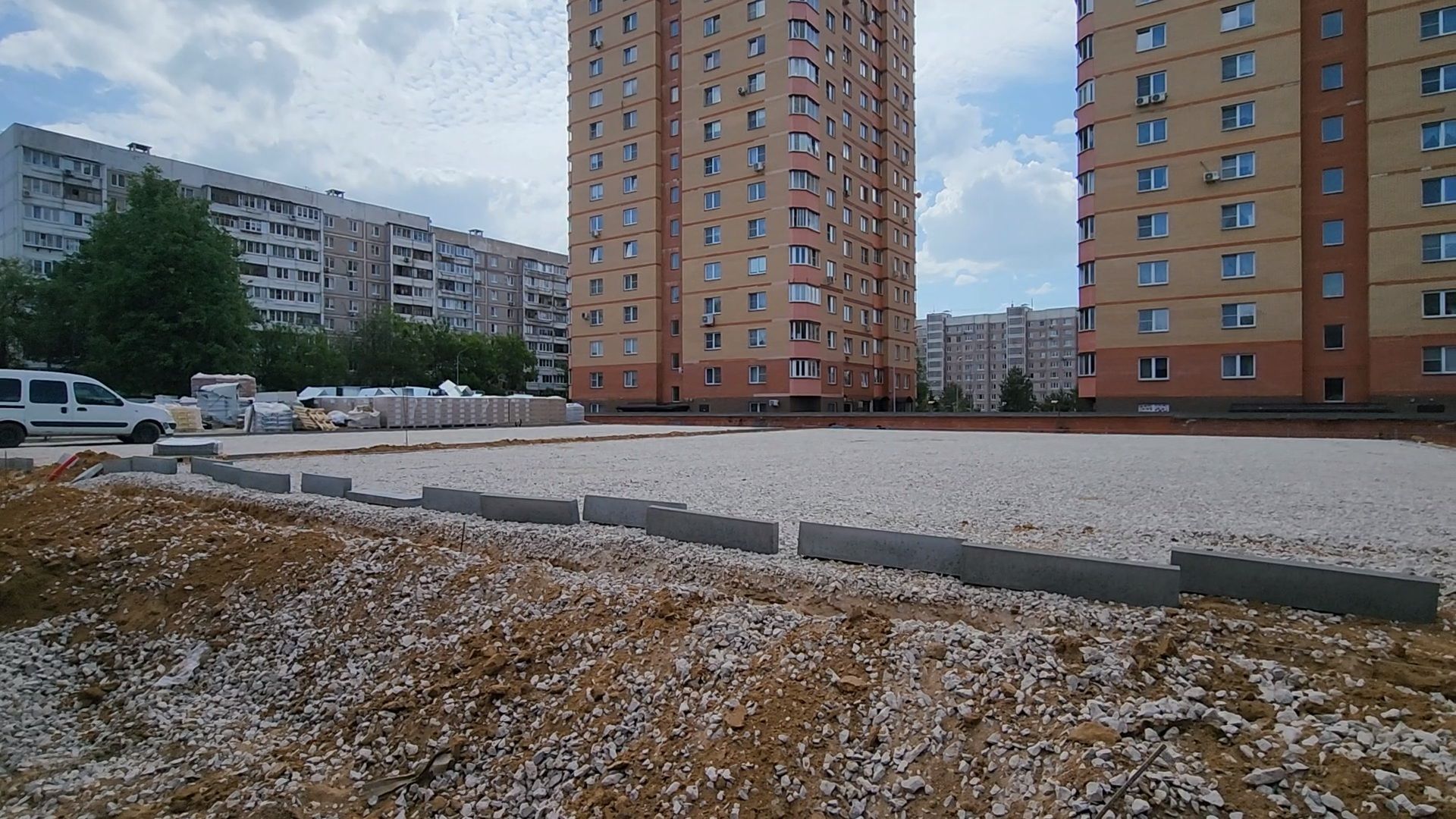 чехов, улица лопасненская, школа 3, пристройка к школе, строительство, реконструкция, спортивные площадки, игровые площадки, тренажерный комплекс,  беговые дорожки, подготовка оснований, зона для прыжков, госпрограмма московской области,
