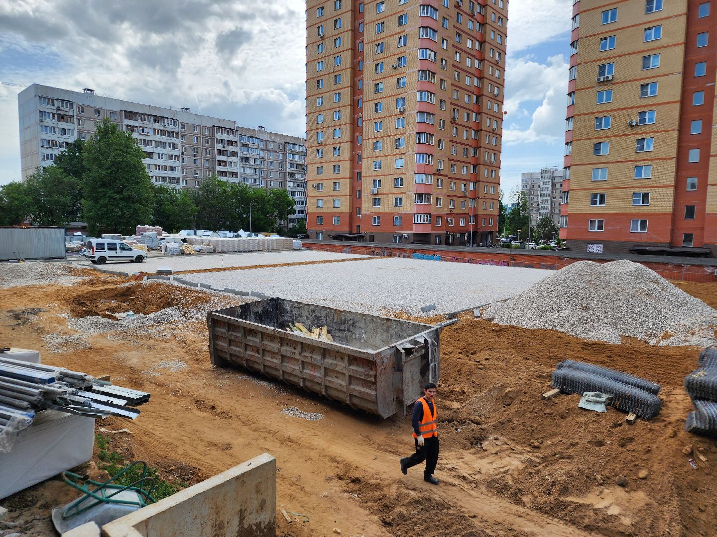 чехов, улица лопасненская, школа 3, пристройка к школе, строительство, реконструкция, спортивные площадки, игровые площадки, тренажерный комплекс,  беговые дорожки, подготовка оснований, зона для прыжков, госпрограмма московской области,