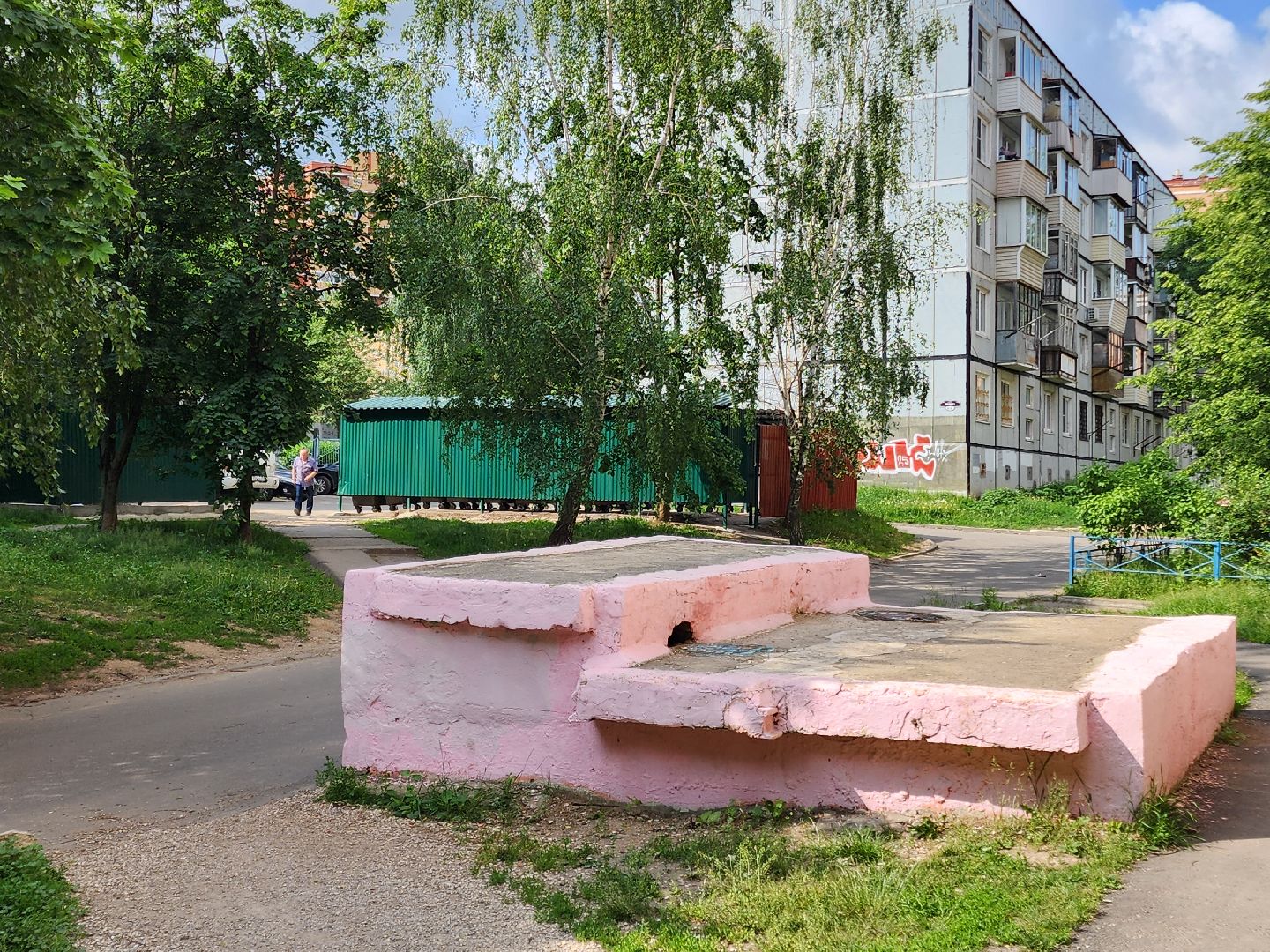 чехов, улица чехова, контейнерная площадка, капитальный ремонт, новое ограждение, крыша, бункер для КГО, дополнительные баки, вывоз мусора, твердое покрытие, крупногабаритные отходы, капремонт,