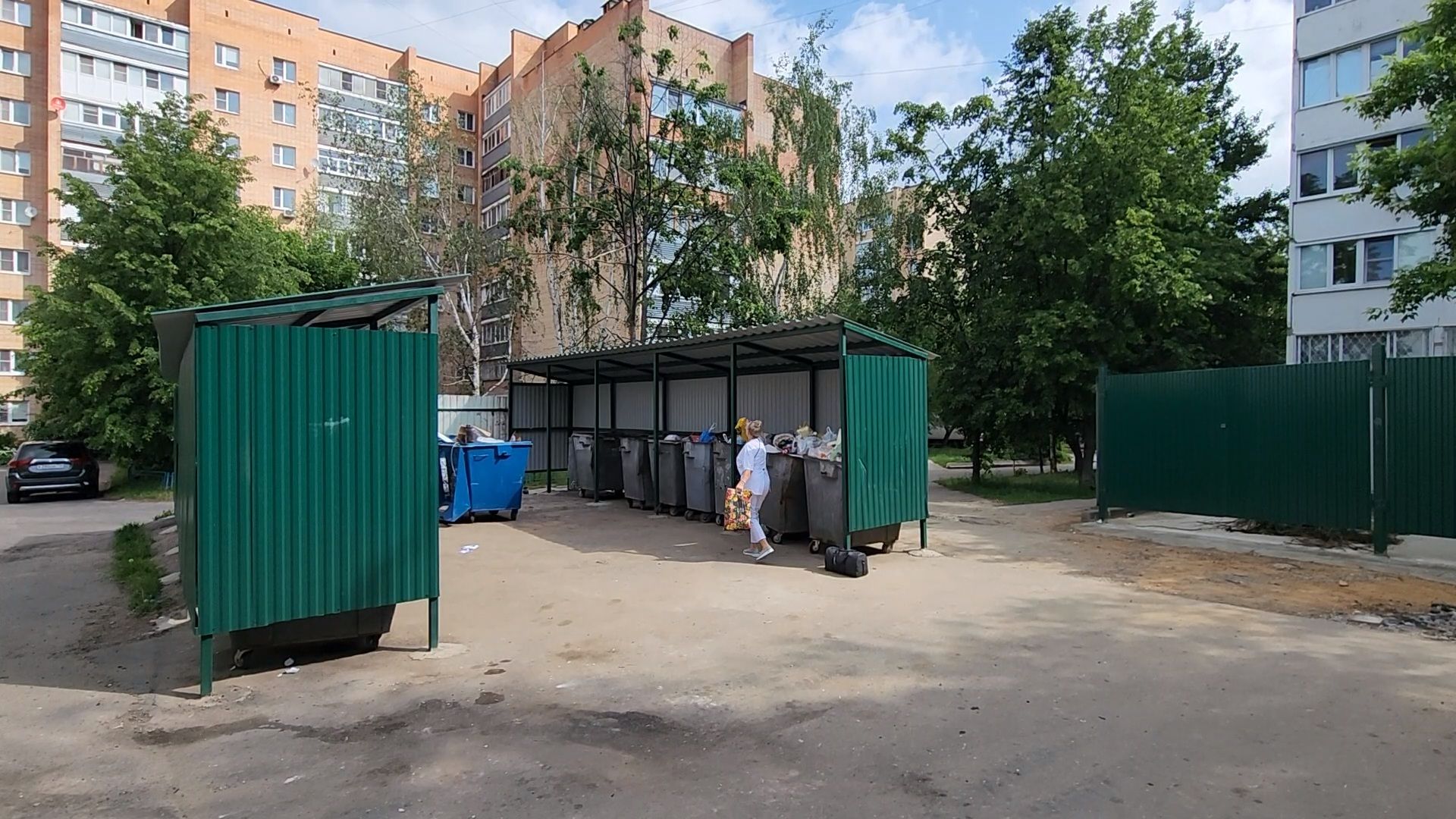 чехов, улица чехова, контейнерная площадка, капитальный ремонт, новое ограждение, крыша, бункер для КГО, дополнительные баки, вывоз мусора, твердое покрытие, крупногабаритные отходы, капремонт,