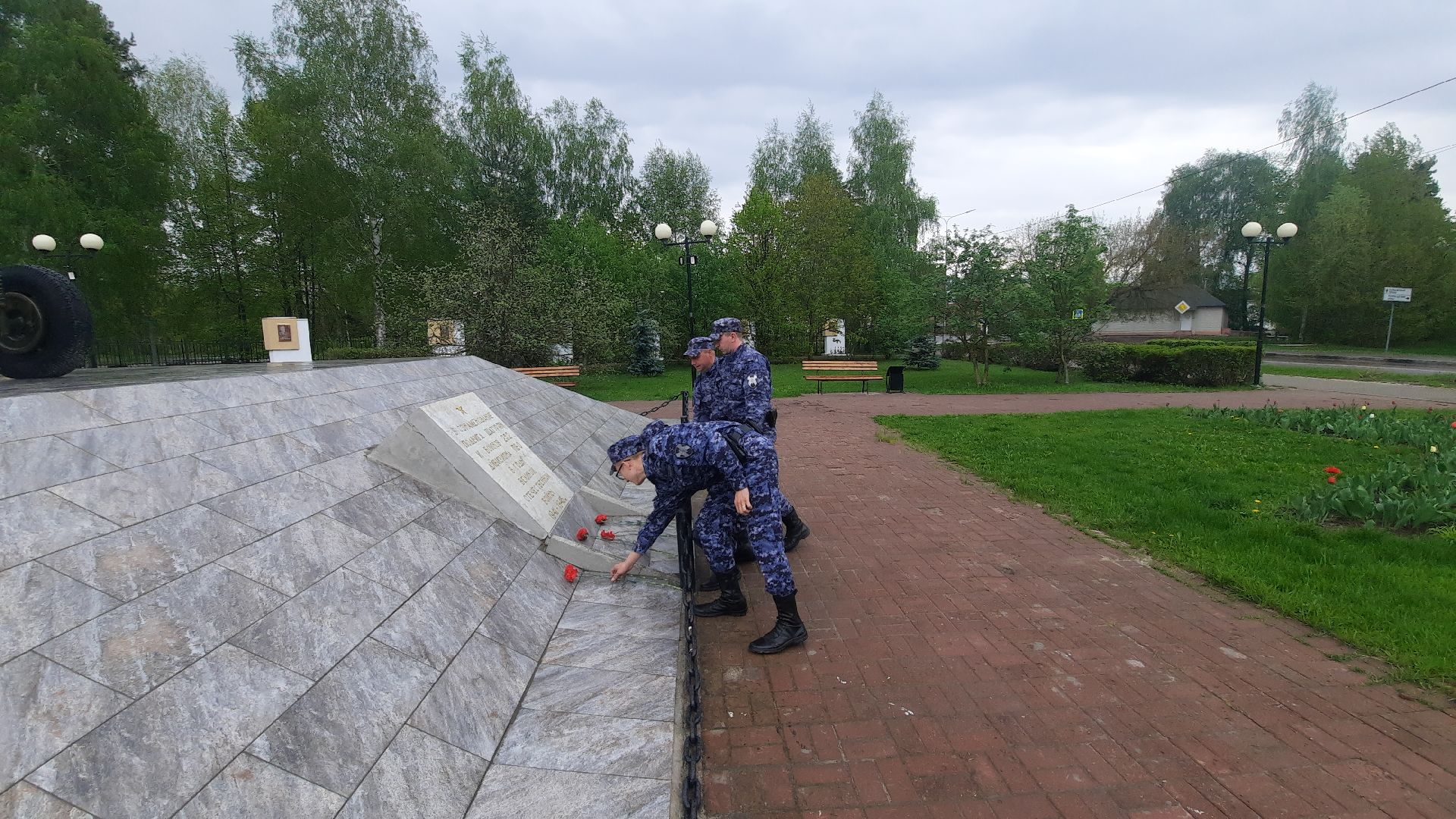 Шатура, памятник, Зенитка, Росгвардия, возложение цветов.