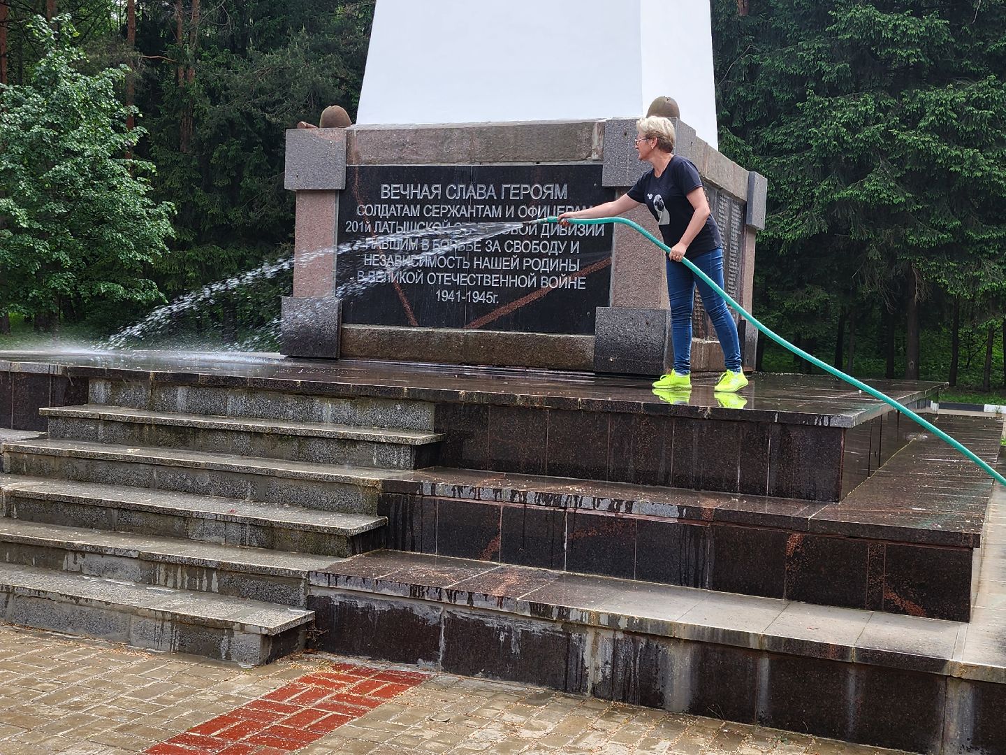 наро-фоминск, наро-фоминский городской округ, летние клумбы, благоустройство мемориала,