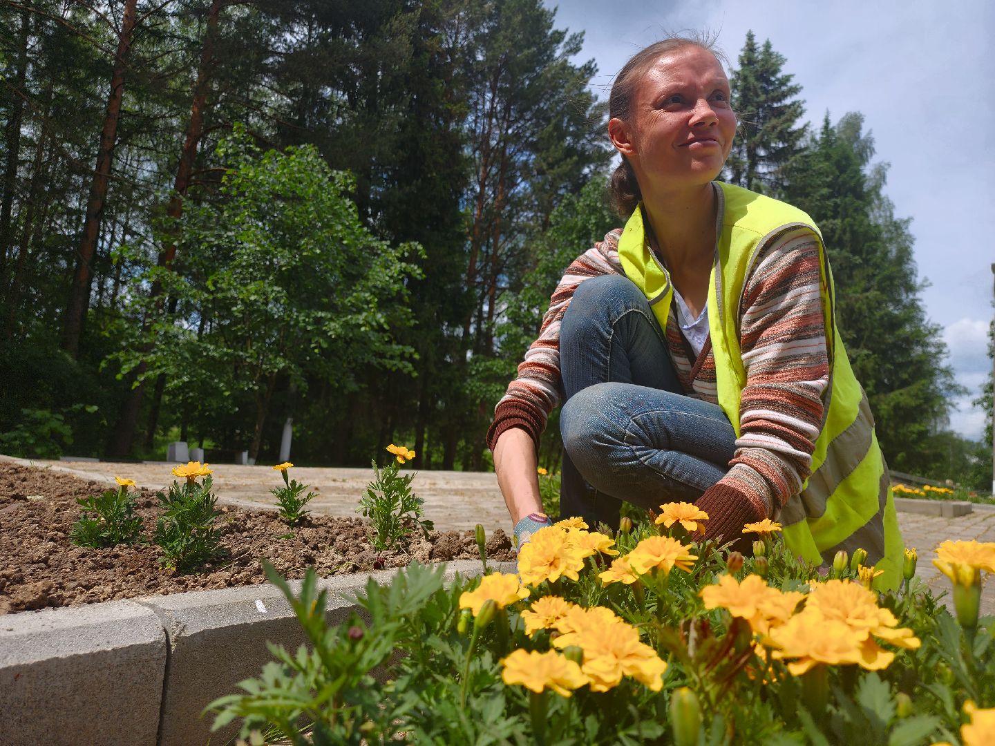 наро-фоминск, наро-фоминский городской округ, летние клумбы, благоустройство мемориала,