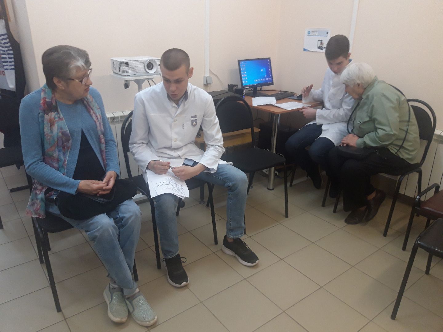 помощь людям, пенсионеры,