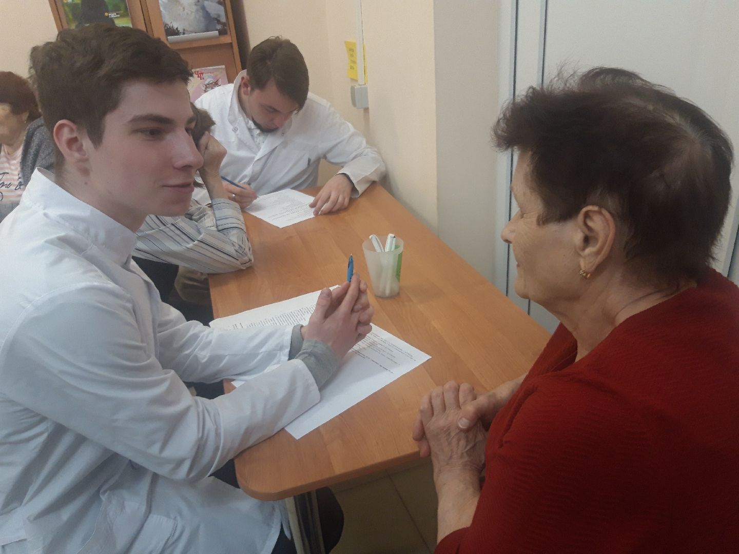 помощь людям, пенсионеры,