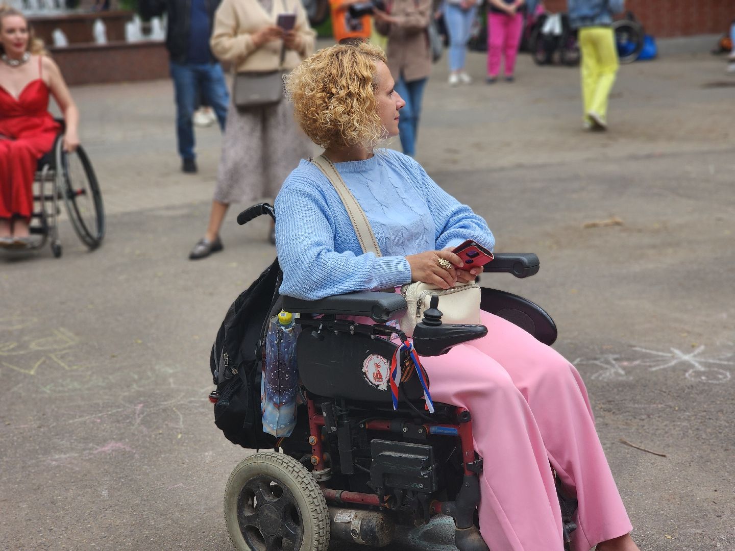 королёв, центральный городской парк , ротонда, люди с овз, первый проект в россии, раскрасим мир в веселые тона,